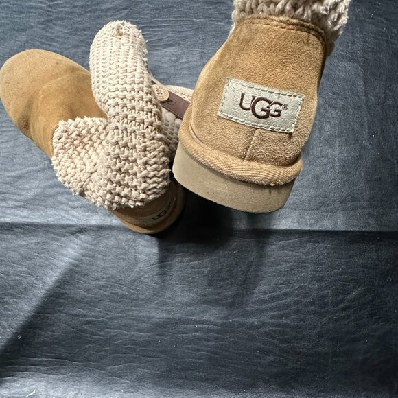 Women's UGG Boots - Picture 4 of 5